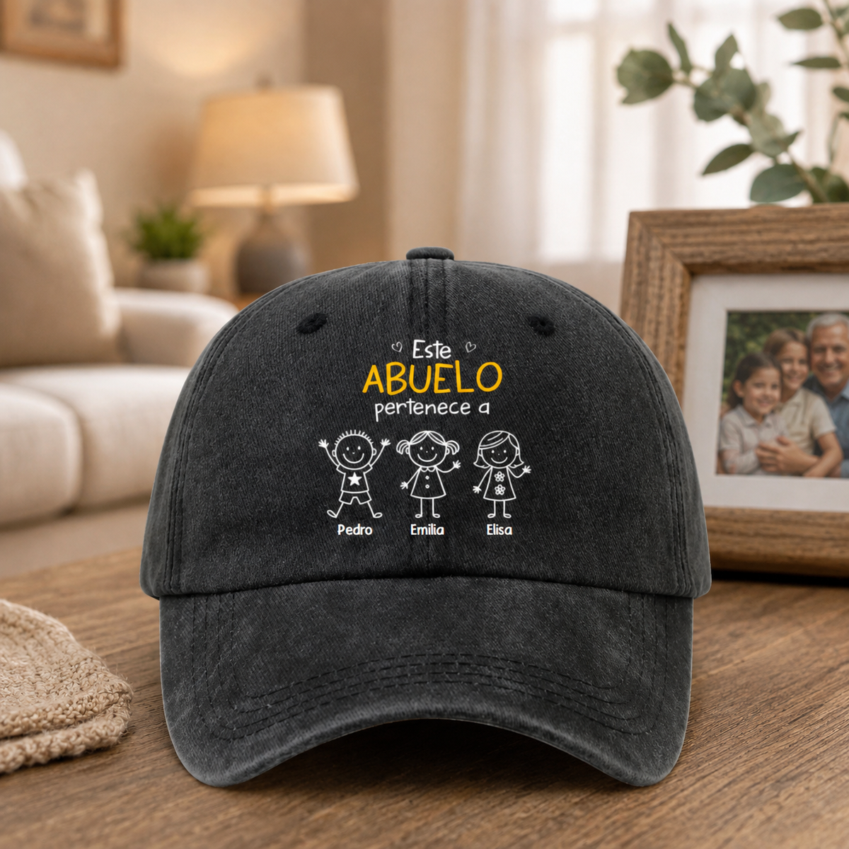 Gorro Personalizado “Este Abuelo/Papá Pertenece A…” con Figuras de Hijos o Nietos y Nombres – Regalo Familiar
