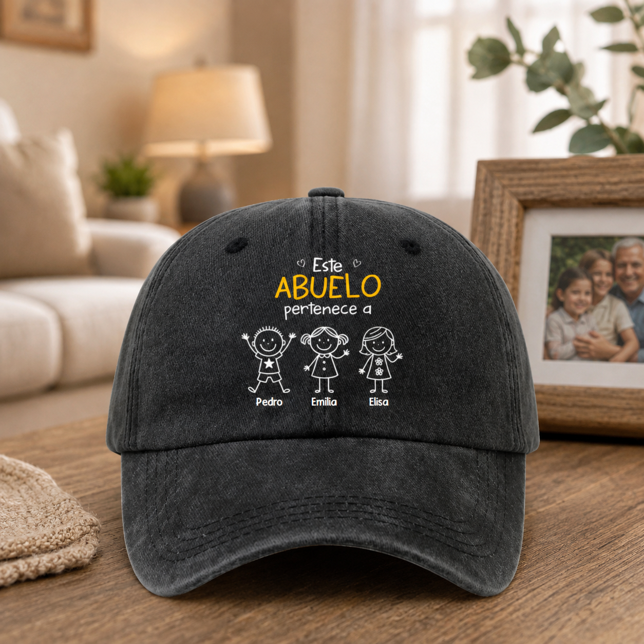 Gorro Personalizado “Este Abuelo/Papá Pertenece A…” con Figuras de Hijos o Nietos y Nombres – Regalo Familiar