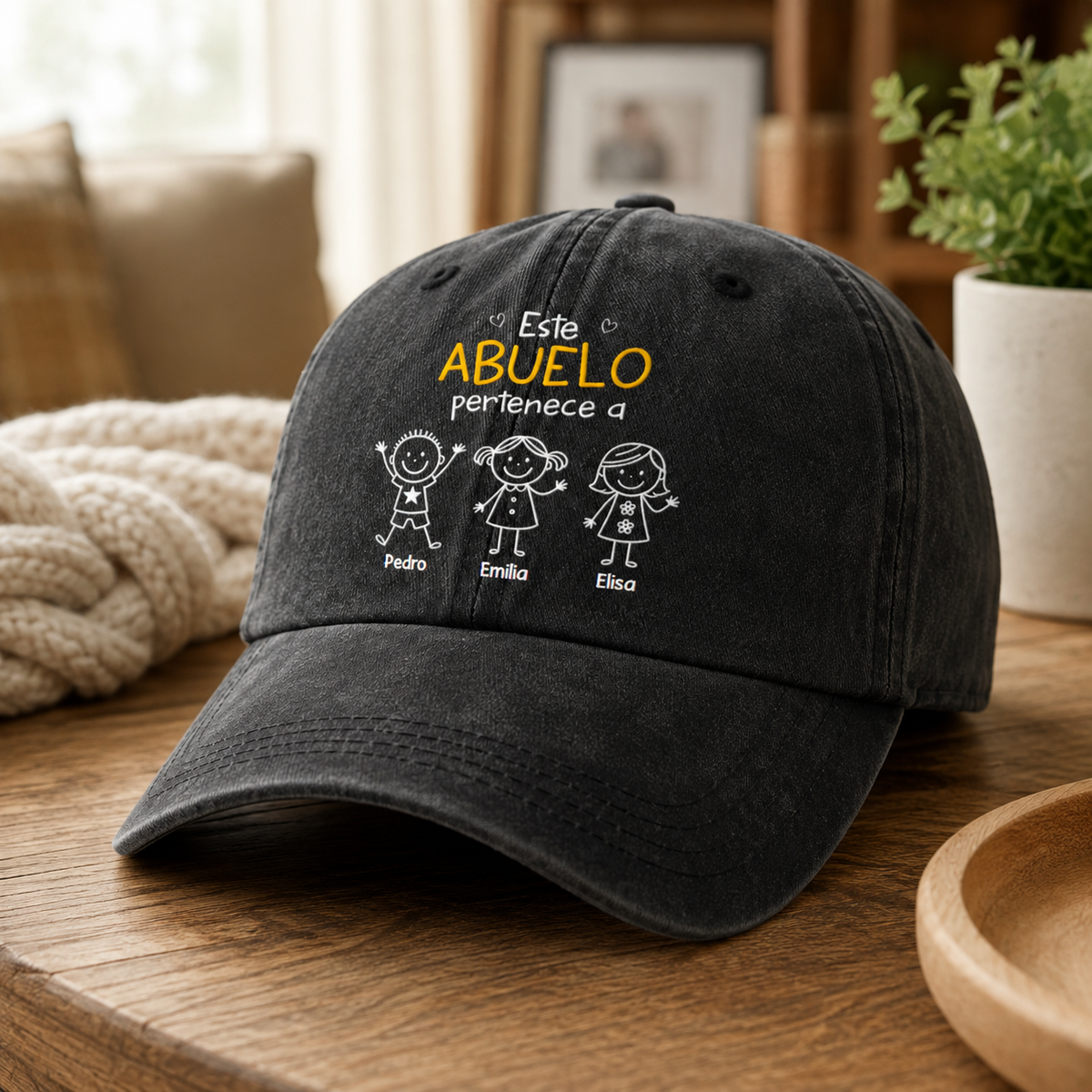 Gorro Personalizado “Este Abuelo/Papá Pertenece A…” con Figuras de Hijos o Nietos y Nombres – Regalo Familiar